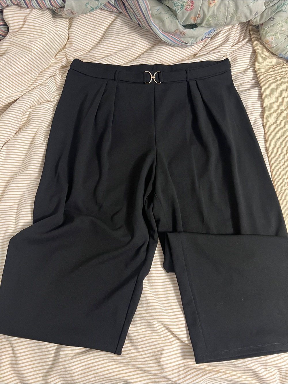 H&M Black Cropped Wide-Leg Trousers with Buckle Detail